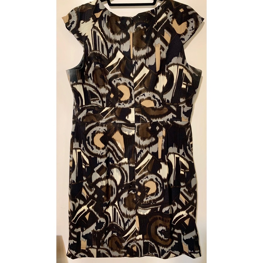Pattern dress - Picture 2 of 5